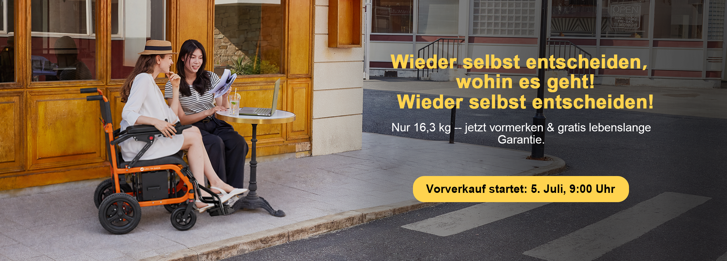 Zwei Frauen im Café, Nutzung des OAS Air Ultra elektrischen Rollstuhls für barrierefreie Mobilität, leichter faltbarer E-Rollstuhl für Alltag und Reisen